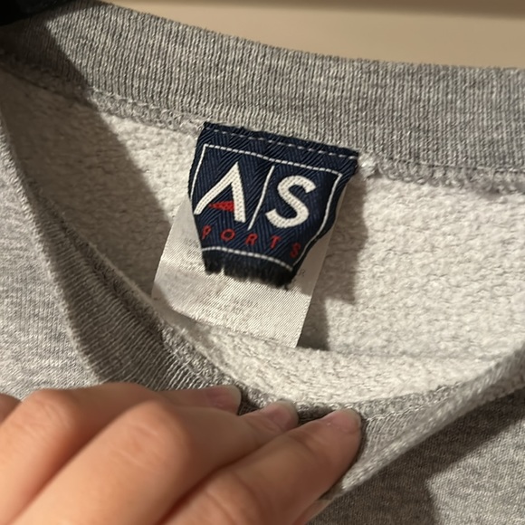 Vintage UNC Sweatshirt!🤍 - Picture 3 of 3